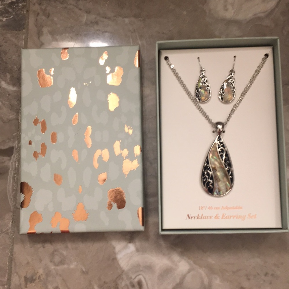 NIB Necklace &Earring Set
